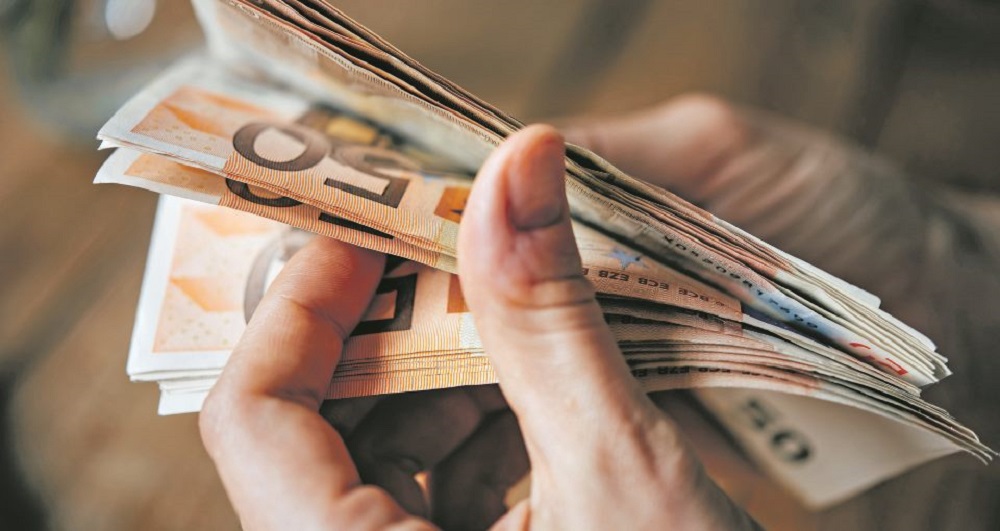 4 mld euro jashte bankave, korriku regjistron nivelin me te larte historik
